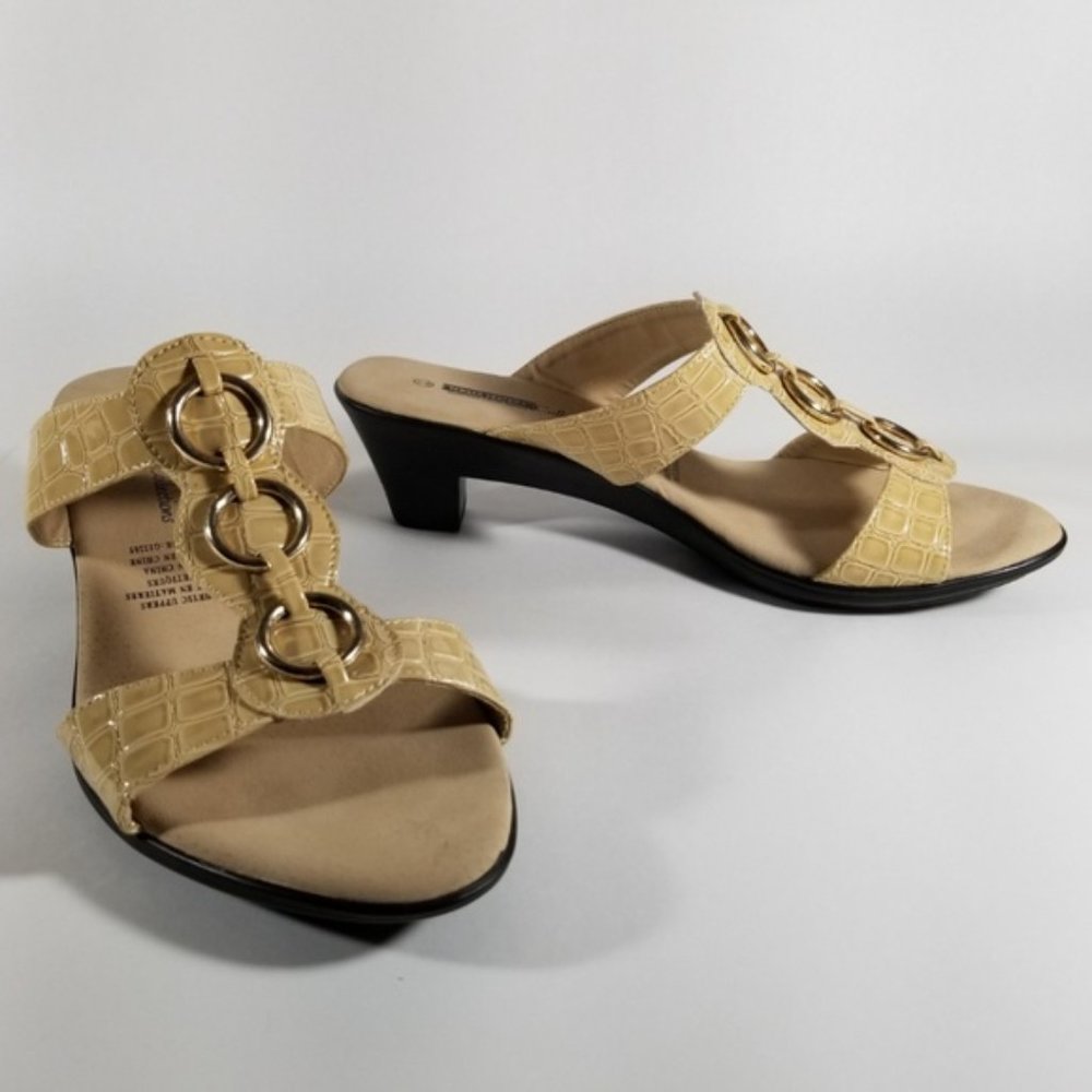 Tender Tootsies Beige Crocodile Embossed Slip On Kitten Heel Sandals w/ Rings